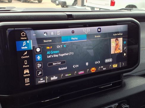 Used 2025 Jeep Gladiator Sport image 4