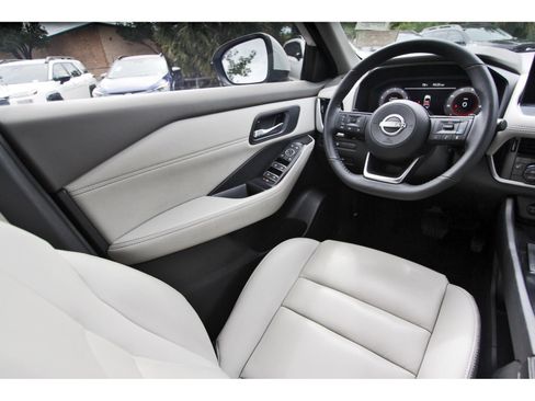 Used 2024 Nissan Rogue SL FWD image 8