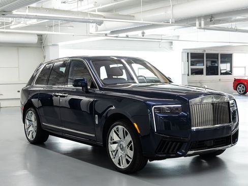 Certified 2025 Rolls-Royce Cullinan AWD/4WD image 7