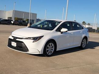 Used 2025 Toyota Corolla LE video 3