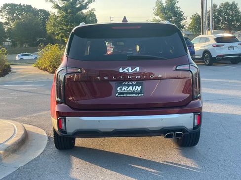 Used 2023 Kia Telluride EX w/ EX Captain's Chair Package FWD image 5