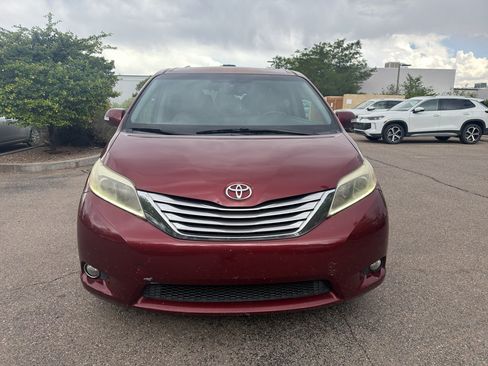 Used 2017 Toyota Sienna Limited Premium FWD image 9
