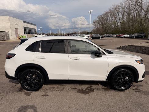 Used 2023 Honda HR-V Sport image 2
