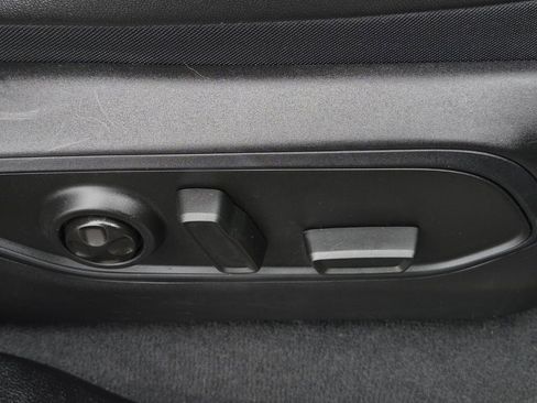 Used 2023 Jeep Grand Cherokee Limited w/ Black Appearance Package image 13