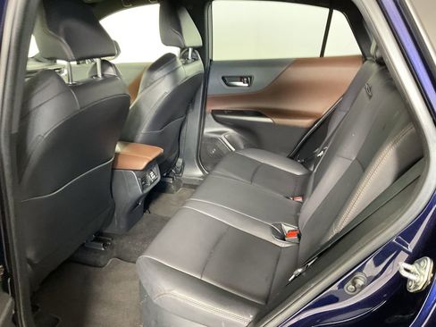 Used 2022 Toyota Venza XLE image 19