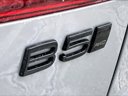 New 2026 Volvo XC60 B5 Ultra w/ Protection Package Premier AWD/4WD image 9