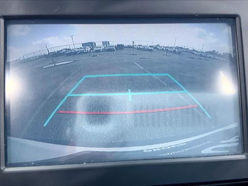 Used 2019 Toyota RAV4 LE FWD image 26