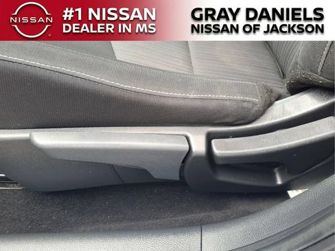 Used 2024 Nissan Sentra SV FWD image 11