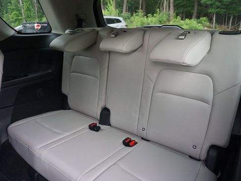 Used 2023 Nissan Pathfinder SL w/ SL Premium Package FWD image 16