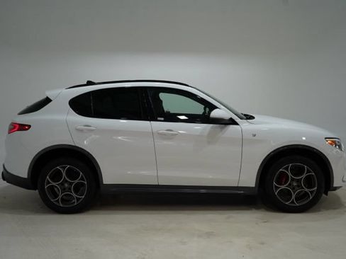 Used 2023 Alfa Romeo Stelvio Ti AWD/4WD image 8
