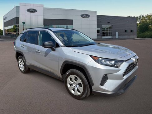 Used 2021 Toyota RAV4 LE FWD image 2