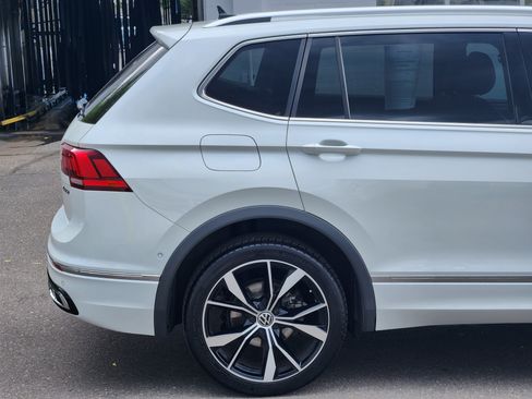 Used 2022 Volkswagen Tiguan SEL R-Line image 6