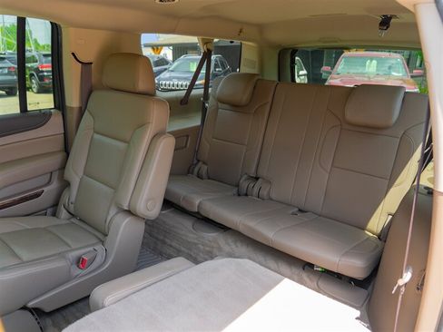 Used 2020 GMC Yukon XL SLT w/ Premium Edition AWD/4WD image 26