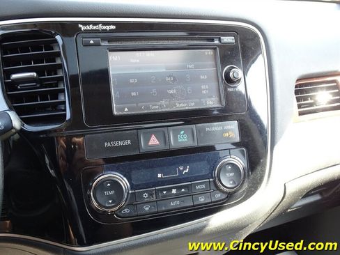 Used 2015 Mitsubishi Outlander GT AWD/4WD image 18