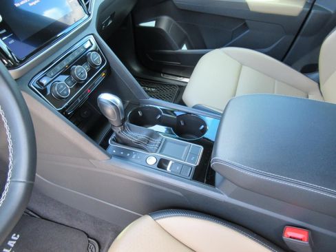 Used 2022 Volkswagen Atlas Cross Sport SE FWD image 15
