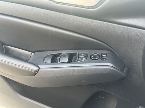 Used 2025 Nissan Altima 2.5 SV FWD image 18
