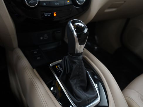 Used 2019 Nissan Rogue SL w/ Premium Package AWD/4WD image 23