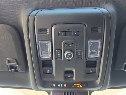 Certified 2024 GMC Yukon XL SLT w/ SLT Luxury Package AWD/4WD image 22