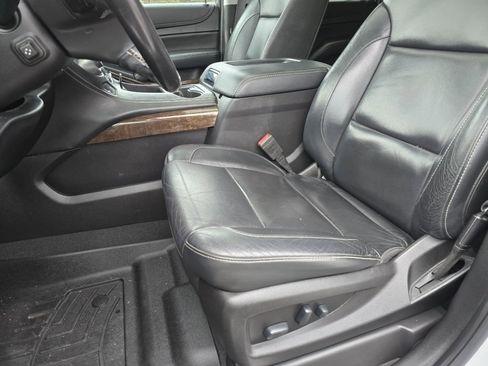 Used 2019 Chevrolet Suburban LT image 24