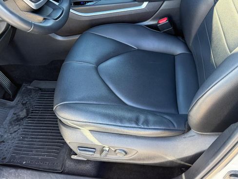 Used 2022 Toyota Highlander XLE image 16