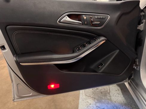Used 2015 Mercedes-Benz CLA 250 image 26