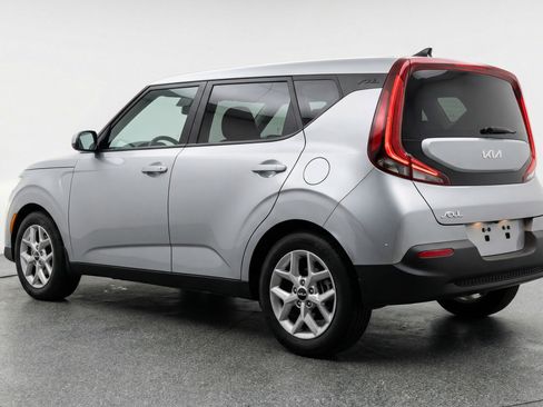 Used 2025 Kia Soul LX w/ LX Technology Package FWD image 6