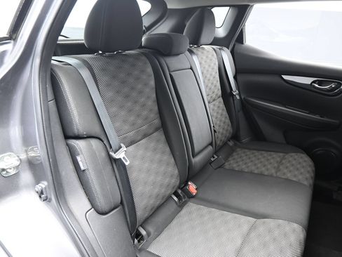 Used 2020 Nissan Rogue Sport SV FWD image 13