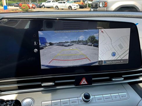 Used 2025 Hyundai Elantra Limited FWD image 23