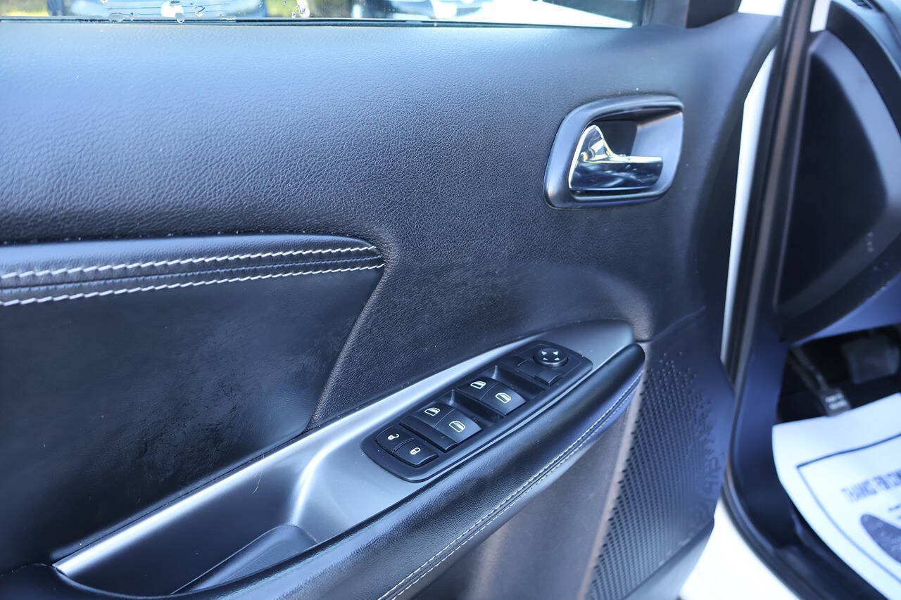 Used 2016 Dodge Journey Crossroad w/ Rear Seat Video Group I FWD image 11