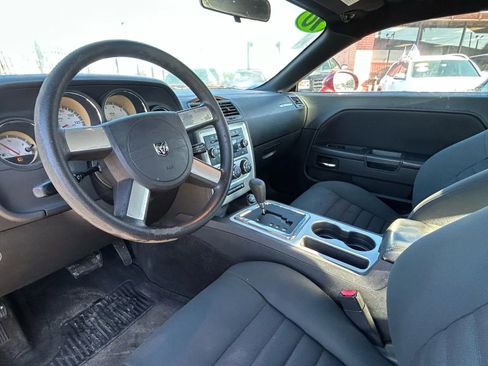 Used 2010 Dodge Challenger SE image 11