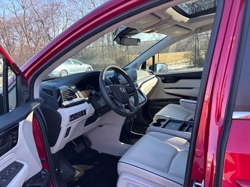 Certified 2025 Honda Odyssey Touring image 13
