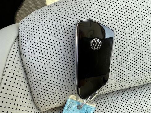 New 2025 Volkswagen ID. Buzz 1st Edition image 30