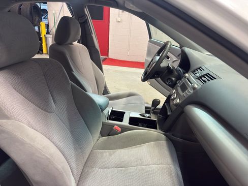 Used 2011 Toyota Camry LE image 20