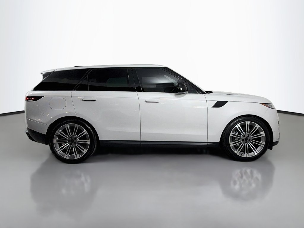 Used 2026 Land Rover Range Rover Sport SE AWD/4WD image 4