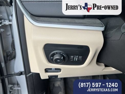 Used 2024 Jeep Grand Cherokee Limited w/ Trailer Tow Package RWD image 12