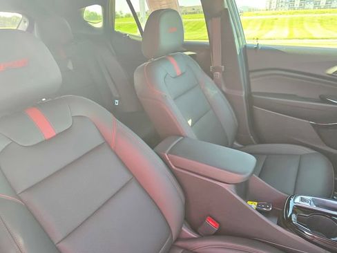 Used 2025 Chevrolet Trax RS w/ Driver Confidence Package FWD image 16