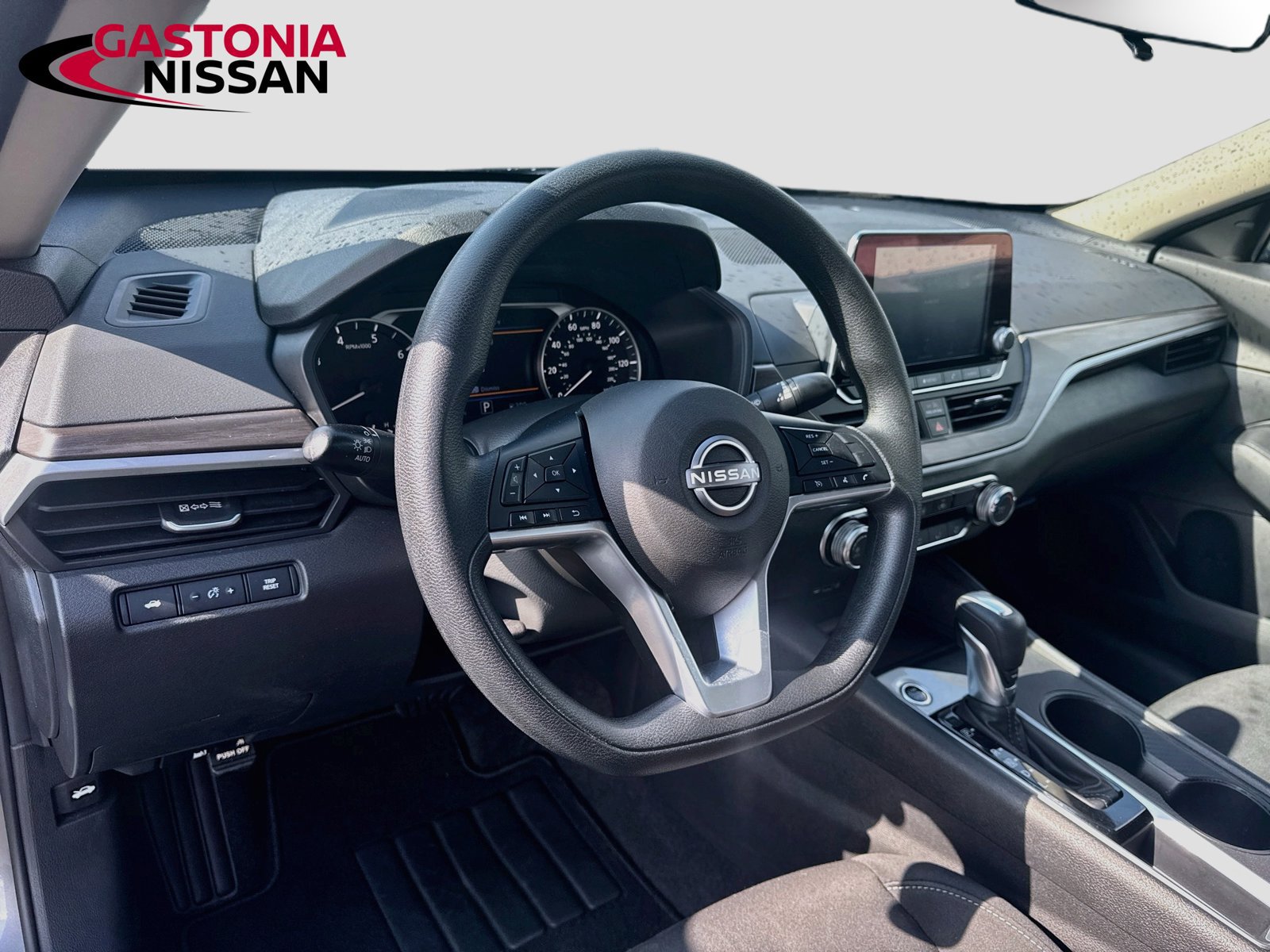Used 2025 Nissan Altima 2.5 SV FWD image 11