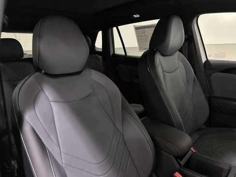 New 2026 Volkswagen Tiguan SE R-Line image 36