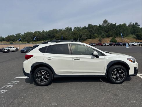 Used 2018 Subaru Crosstrek 2.0i Premium w/ Eyesight System image 4