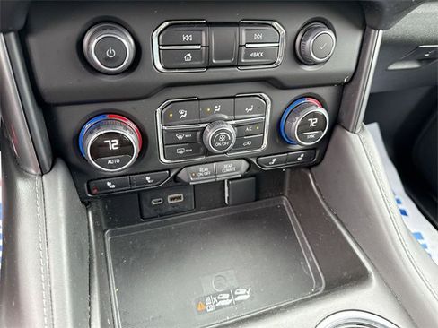 Used 2022 Chevrolet Tahoe Z71 w/ Luxury Package image 19