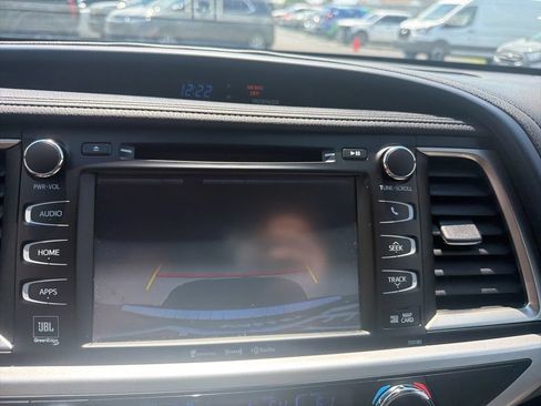 Used 2018 Toyota Highlander Limited AWD/4WD image 29
