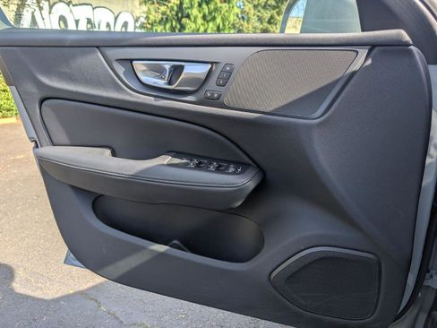 Used 2025 Volvo V60 B5 Cross Country Plus image 22