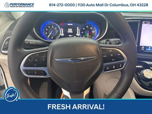 Used 2022 Chrysler Pacifica Limited image 21