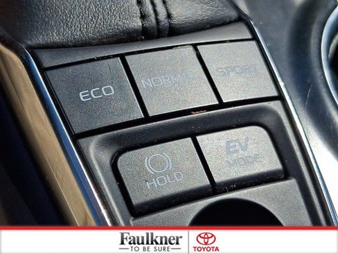 Certified 2019 Toyota Camry XLE FWD image 25