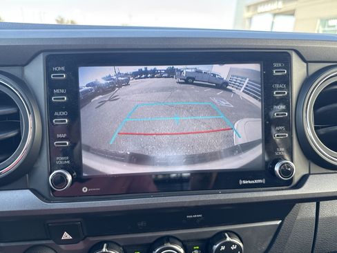 Used 2020 Toyota Tacoma TRD Off-Road AWD/4WD image 18