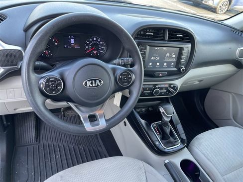 Used 2020 Kia Soul LX image 9