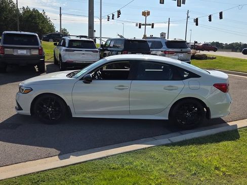 Used 2023 Honda Civic Sport image 4