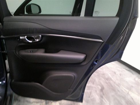 Used 2020 Volvo XC90 T6 Momentum w/ Protection Package Premier image 49