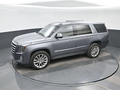 Used 2019 Cadillac Escalade Premium Luxury RWD image 17