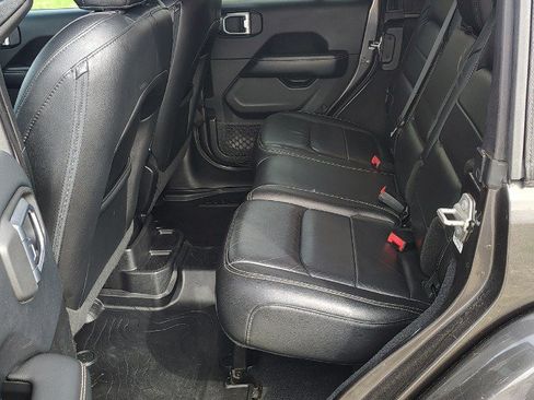 Used 2018 Jeep Wrangler Unlimited Sahara AWD/4WD image 18